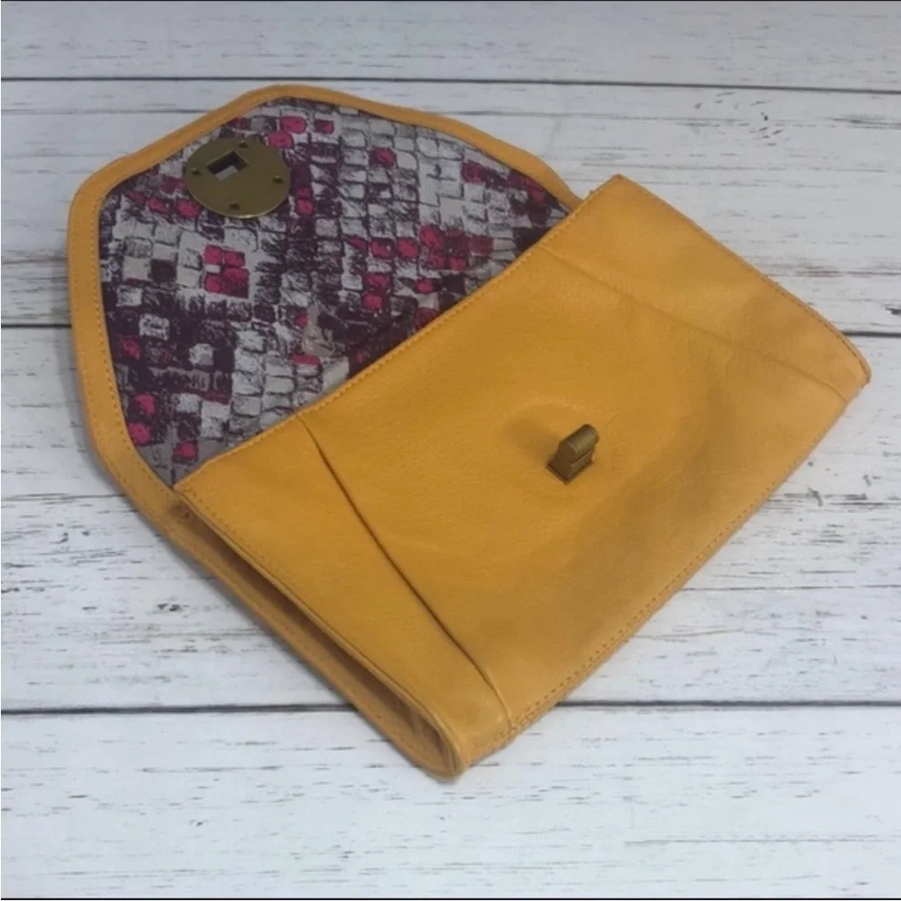 Elliott Lucca Clutch